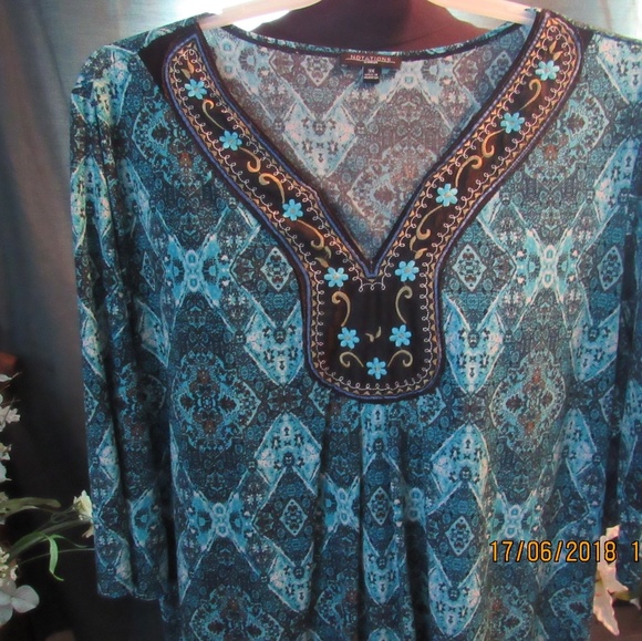 Notations Tops - JB451.  Notations Tunic Top.  Size 3X